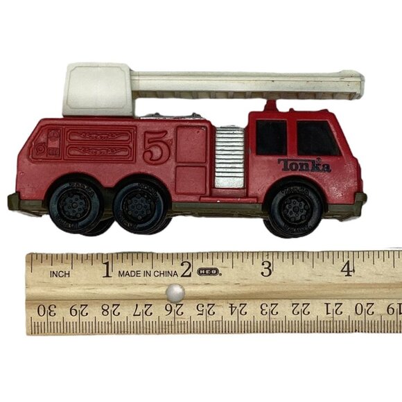 Vintage 1992 Tonka Red Fire Truck Toy With Extendable Ladder Diecast Metal Model - Picture 4 of 8